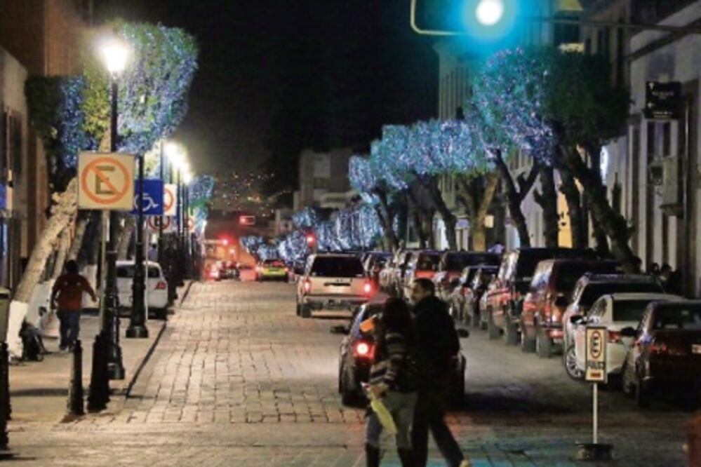 Iluminan Centro Histórico para fiestas de fin de año
