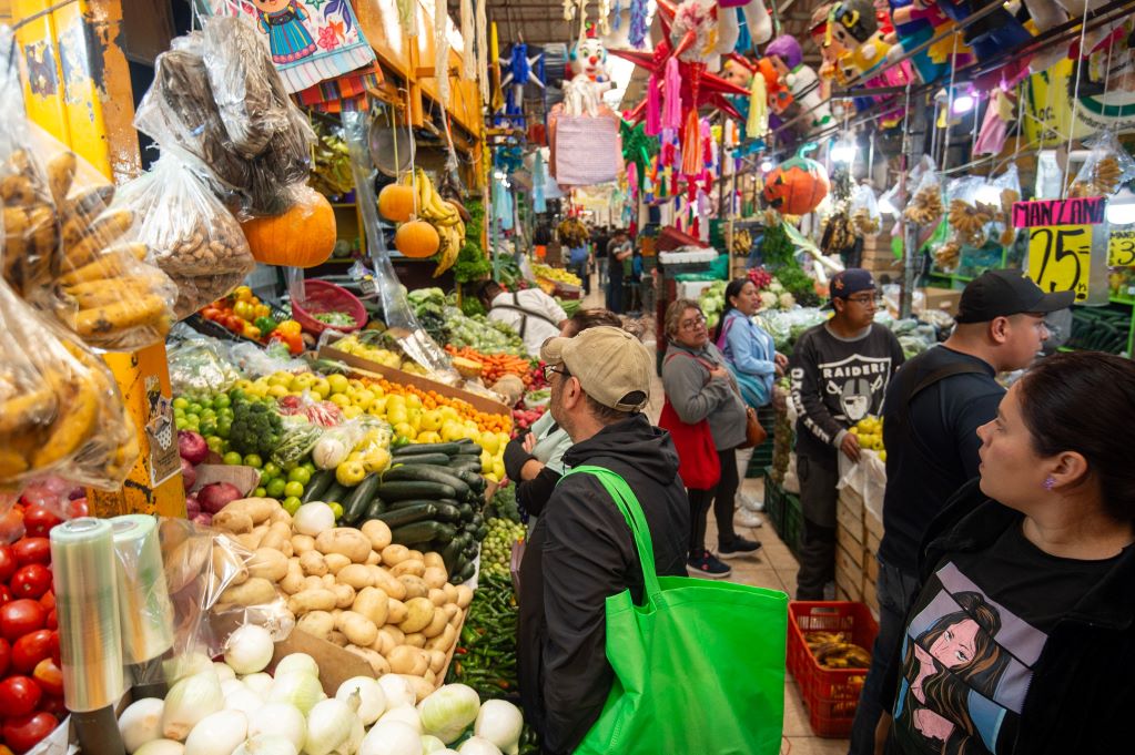 Queretanos realizan las últimas compras para la cena de Año Nuevo