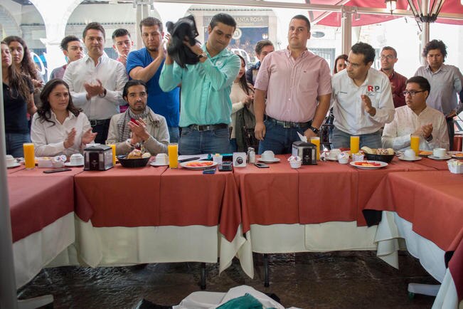 Al menos mil 600 militantes dejaron Nueva Alianza en el estado; sus familias podrían ya no votar por ese partido (OBTURE PRESS)