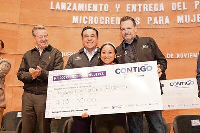 Gobierno de Mauricio Kuri entrega microcréditos a mujeres 