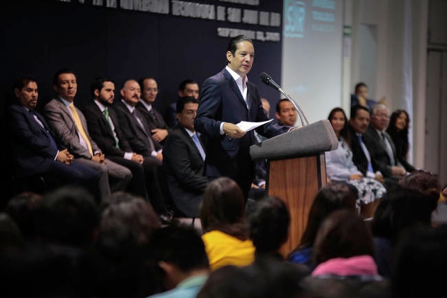 El gobernador Francisco Domínguez Servién dijo que uno de los argumentos que presentará ante el secretario de Hacienda es el éxito que ha tenido en el estado de Querétaro el apoyo a los institutos y universidades públicas (VÍCTOR PICHARDO. EL UNIVERSAL)