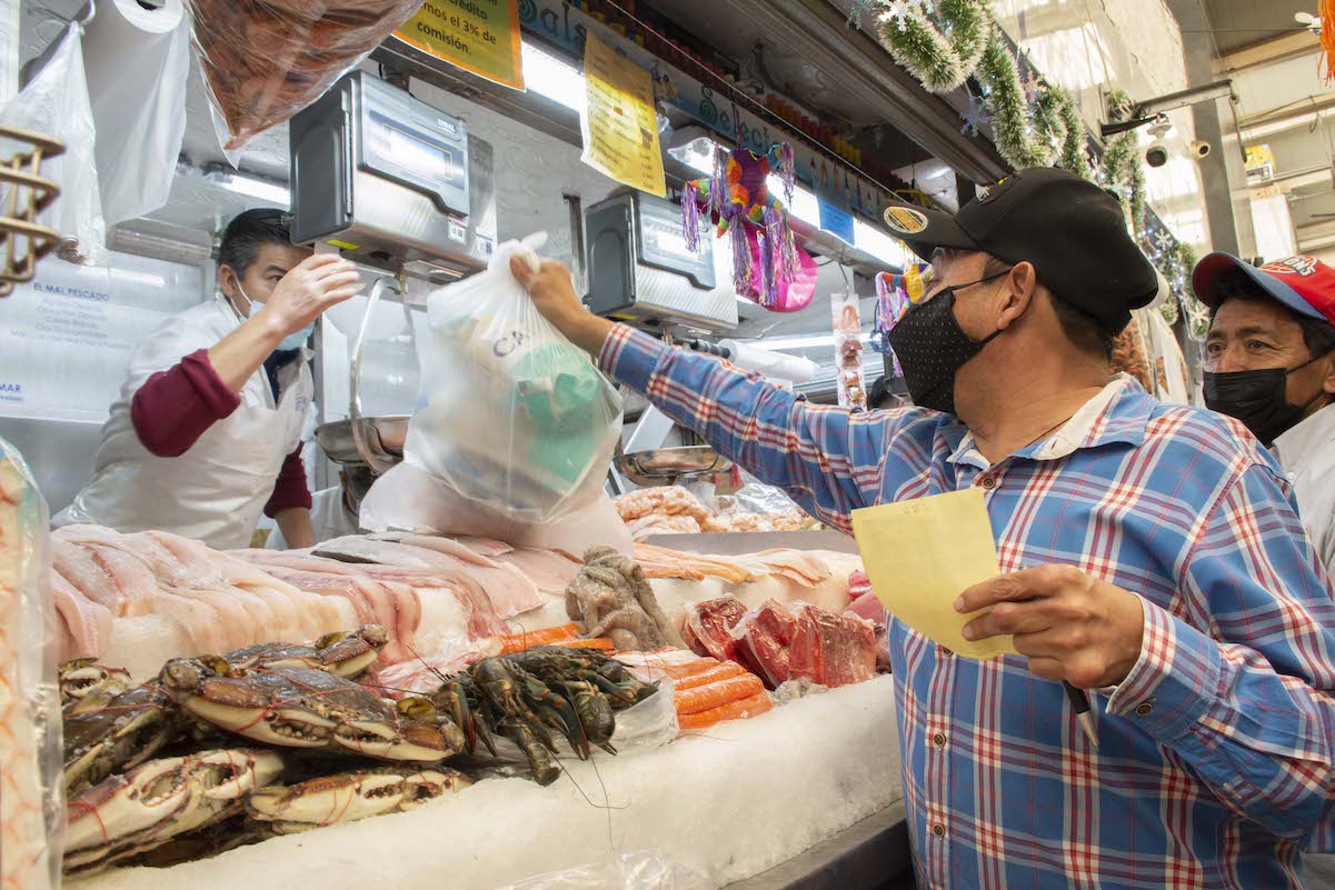 Familias en Querétaro gastan mil 500 pesos para la cena navideña