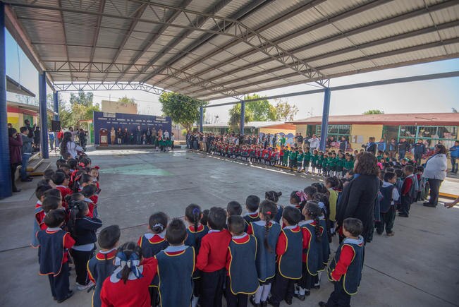 Reconocen labor cívica de kinder