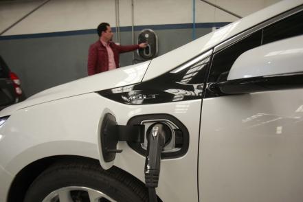 Motores híbridos: tecnología ambiental de alto costo
