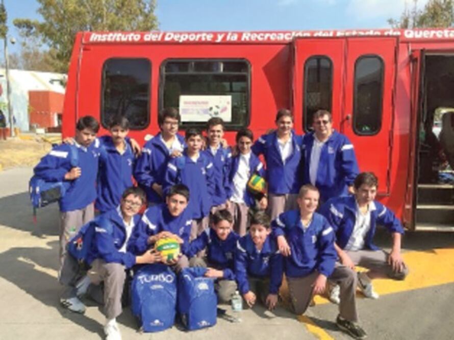 Locales, firmes en polo acuático infantil