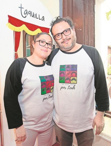 Risas y buenos deseos en apoyo a Leah