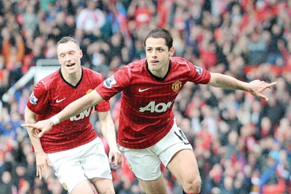 “Chicharito” sella con gol, corona de ManU