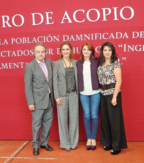 Chivas hace entrega de donativo