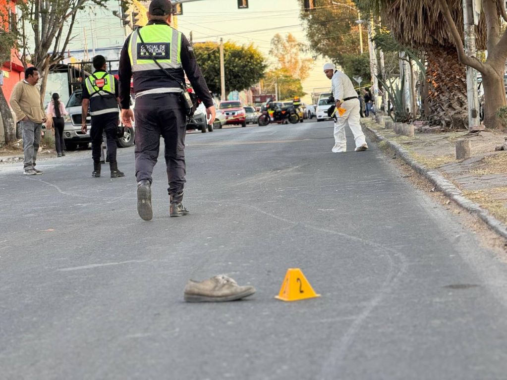 Buscan al conductor responsable de arrollar a una persona en Reforma Agraria. Foto: Ángel González
