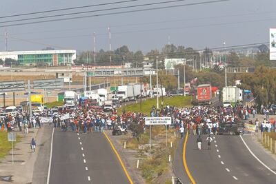Chatarreros bloquean carreteras federales