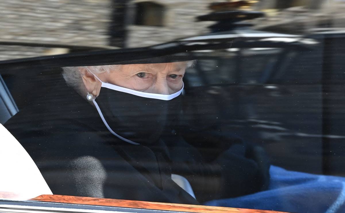 La Reina Isabel II celebra 95 años sin el príncipe Felipe y en una crisis familiar