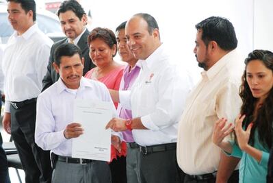 Entrega Loyola 115 títulos de propiedad