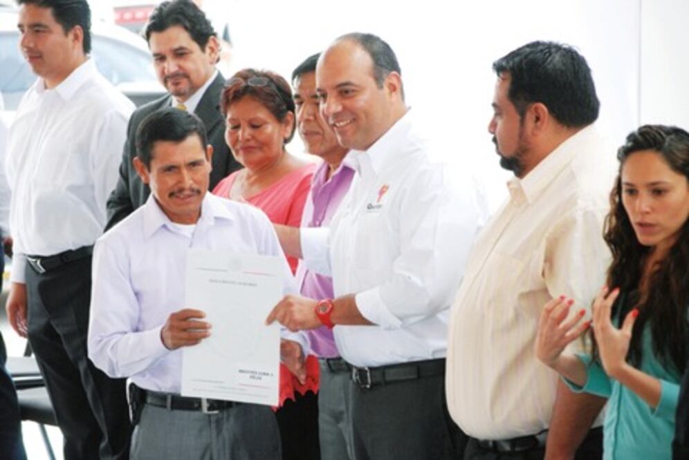 Entrega Loyola 115 títulos de propiedad