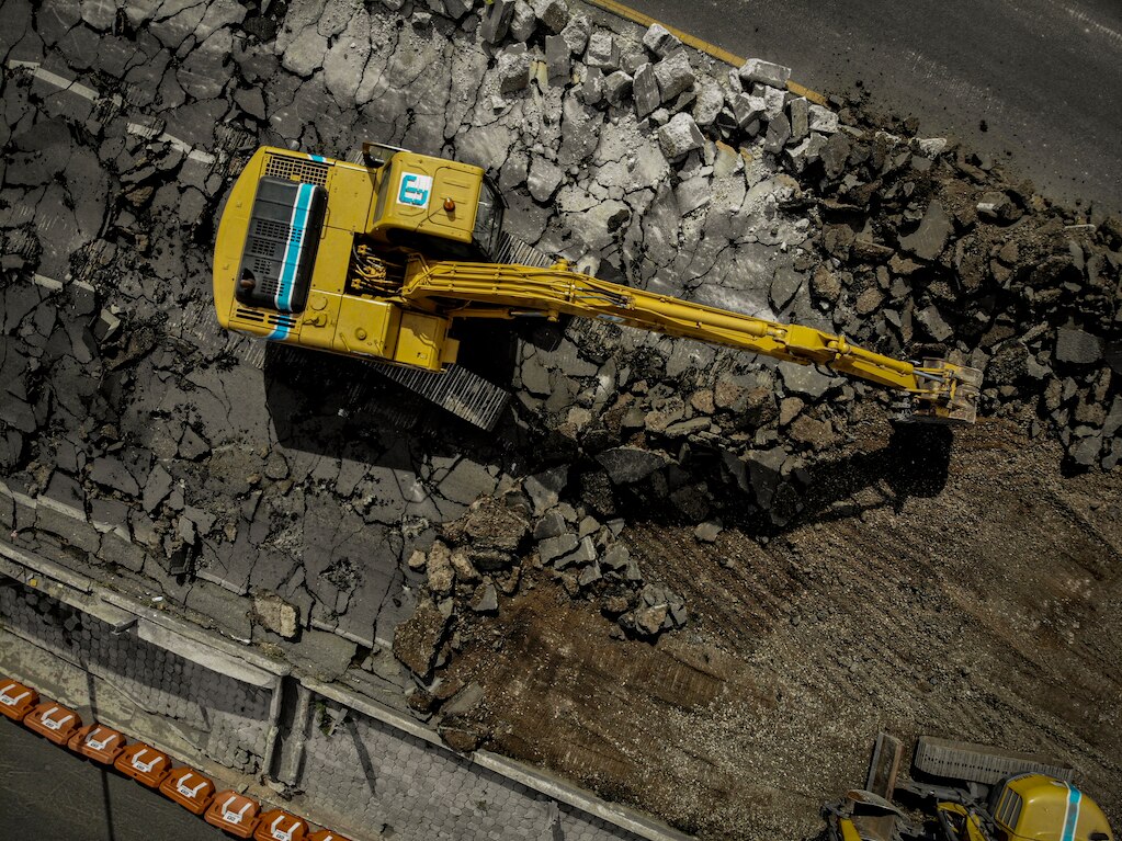 Reciclan 26 trabes de los puentes demolidos en Avenida 5 de Febrero