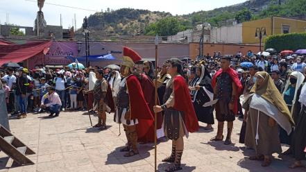 Semana Santa. Así se vive el tradicional Viacrucis de La Cañada, en Querétaro 