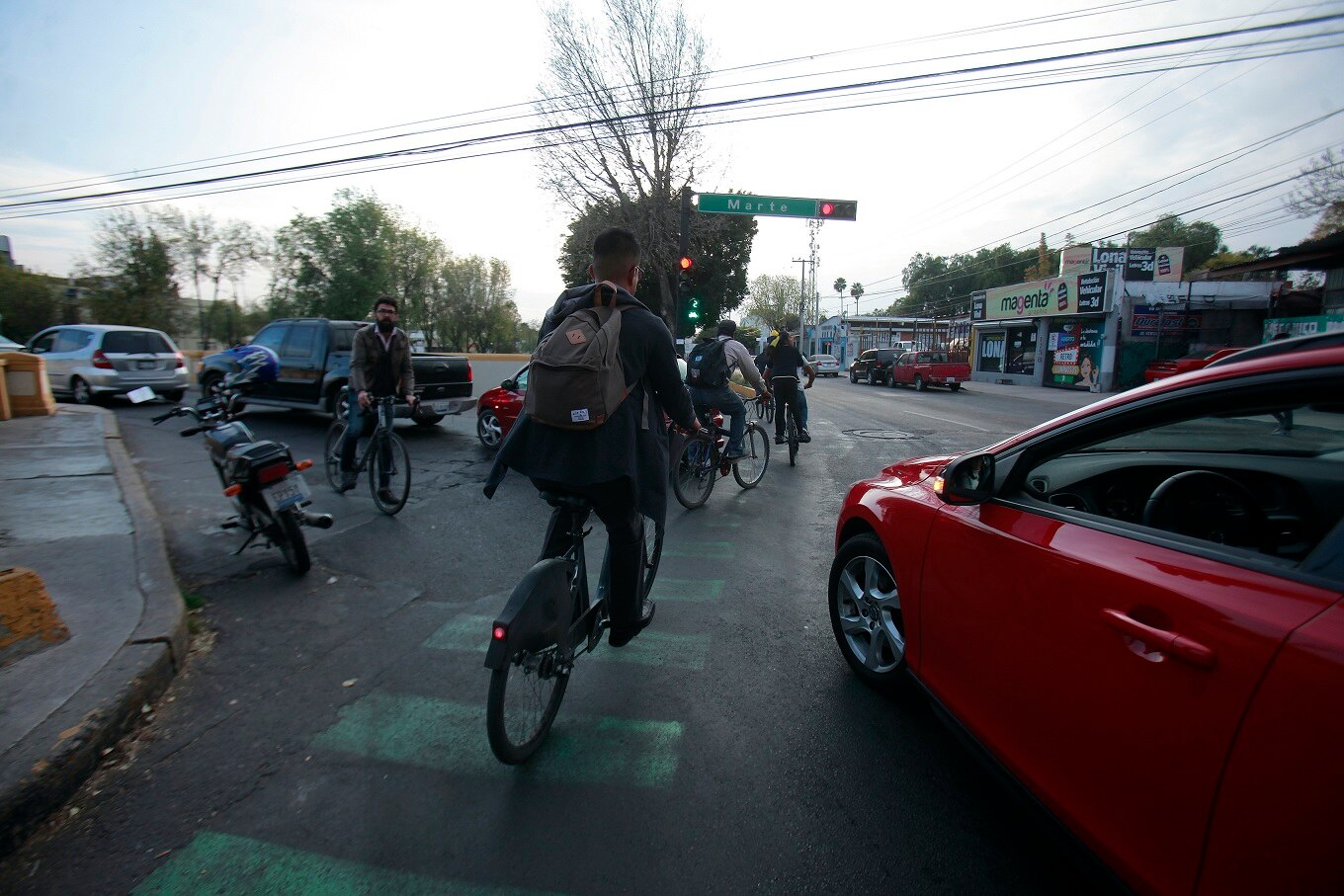 Bicicleta, opción para dejar el auto estacionado en la cochera