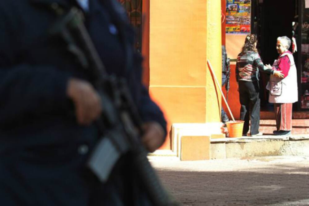 Huyen michoacanos de la violencia