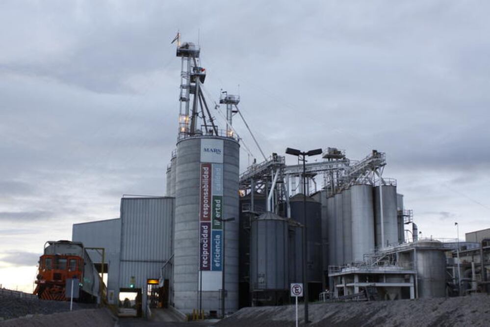 Las plantas de producción sancionadas no derivaron sus residuos a empresas especializadas en el almacenamiento de los mismos (ESPECIAL)