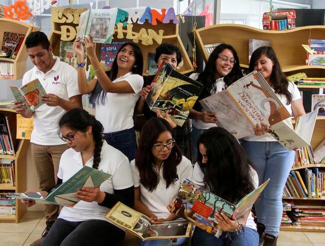 Reconocen a la BIUAQ por promover lectura infantil