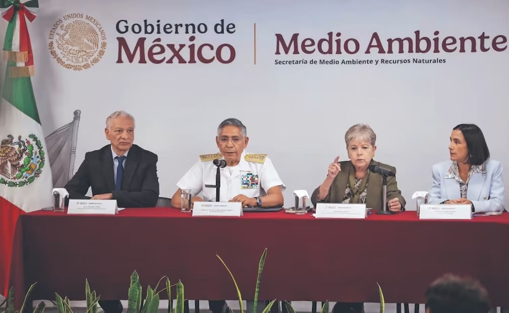 En la conferencia para informar de la situación en las costas del golfo de México participaron los titulares de Pemex, Marina, Semarnat y Profepa. Foto: Fernanda Rojas/ EL UNIVERSAL
