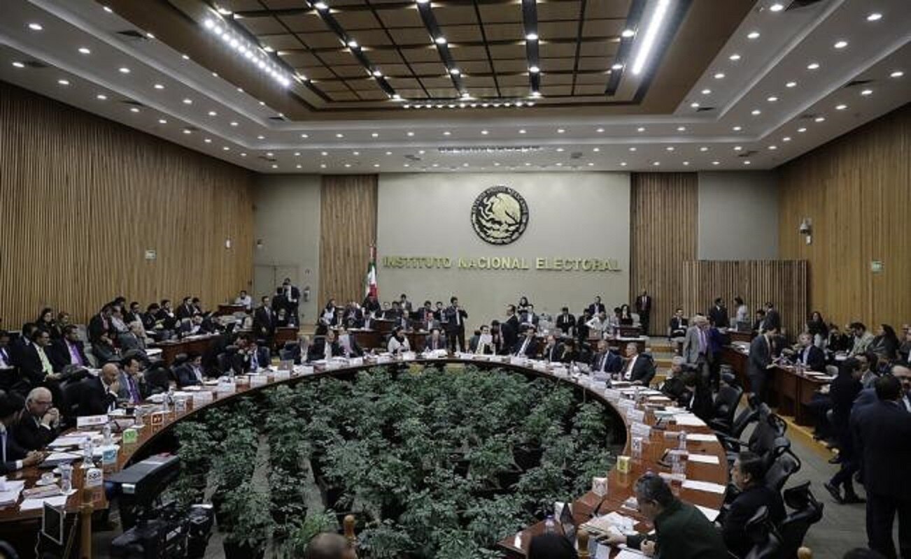 Acata INE resolución del Tribunal y avala registro de "El Bronco"