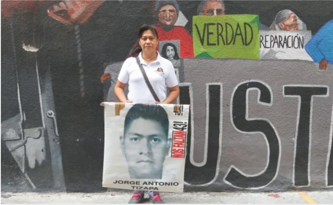 La madre de Jorge Antonio Tizapa, Hilda Legideño, acusa que en el sexenio pasado el gobierno no indagó para dar con los normalistas. Foto: CARLOS MEJÍA. EL UNIVERSAL