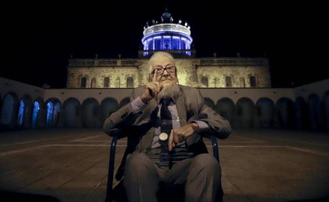 "Se me premia más que nada por la fidelidad que desde casi un niño siento por su obra", dijo. FOTO: EFE.