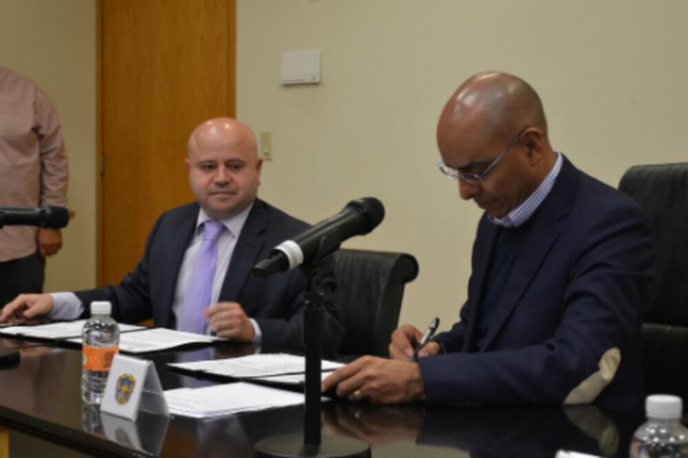 Insiste Aguilar en regular salarios a funcionarios 