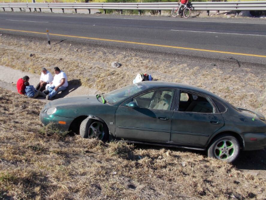 Saca a sedán del camino