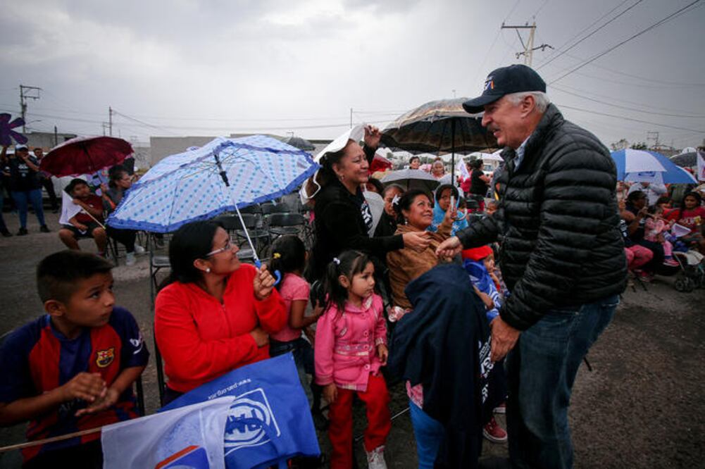 El aspirante del PAN gestionará con el gobierno del estado la atención de médicos durante las 24 horas y que las clínicas cuenten con el suficiente mecanismo. / Foto: Especial