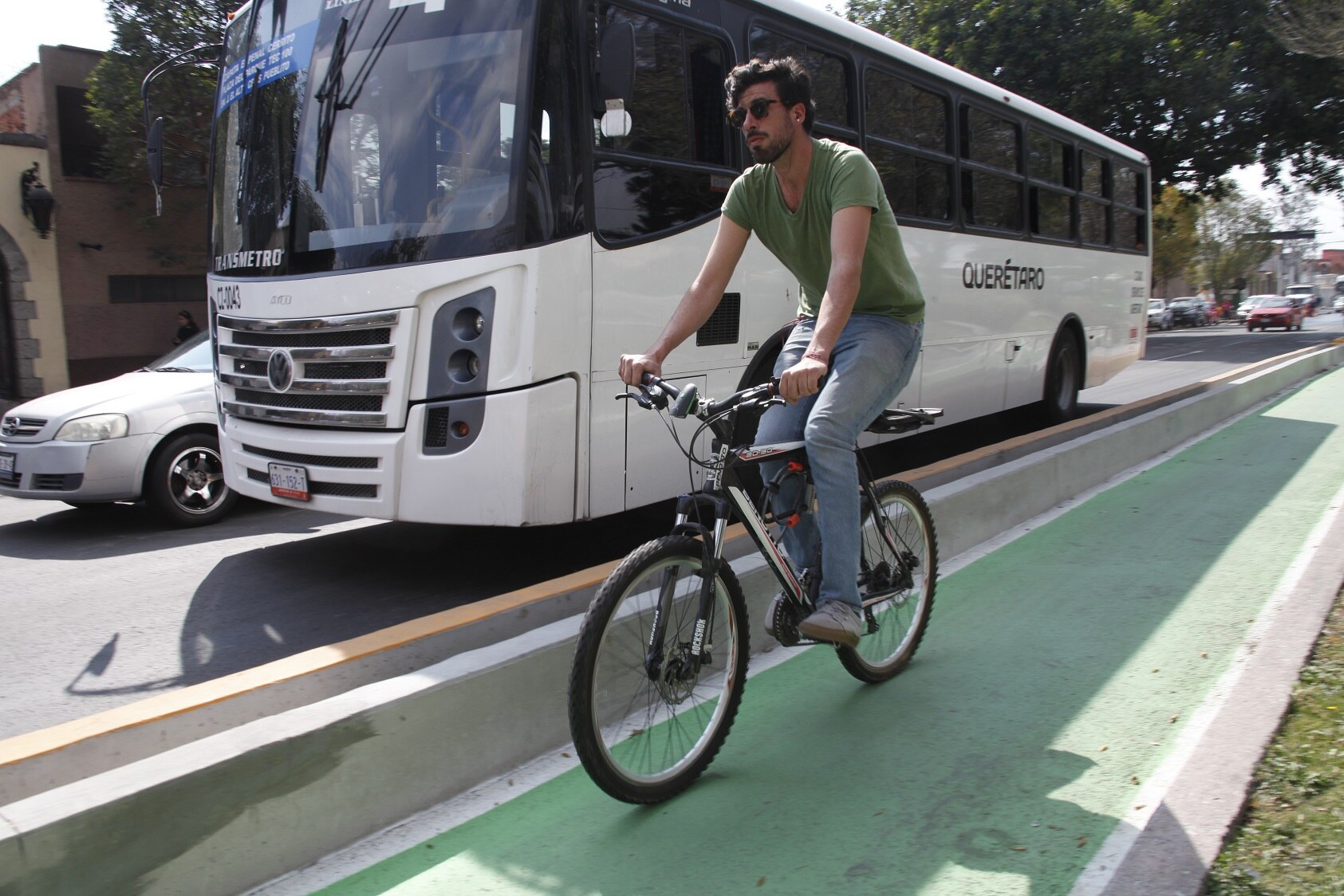 Entregan guías para conducción de bicis