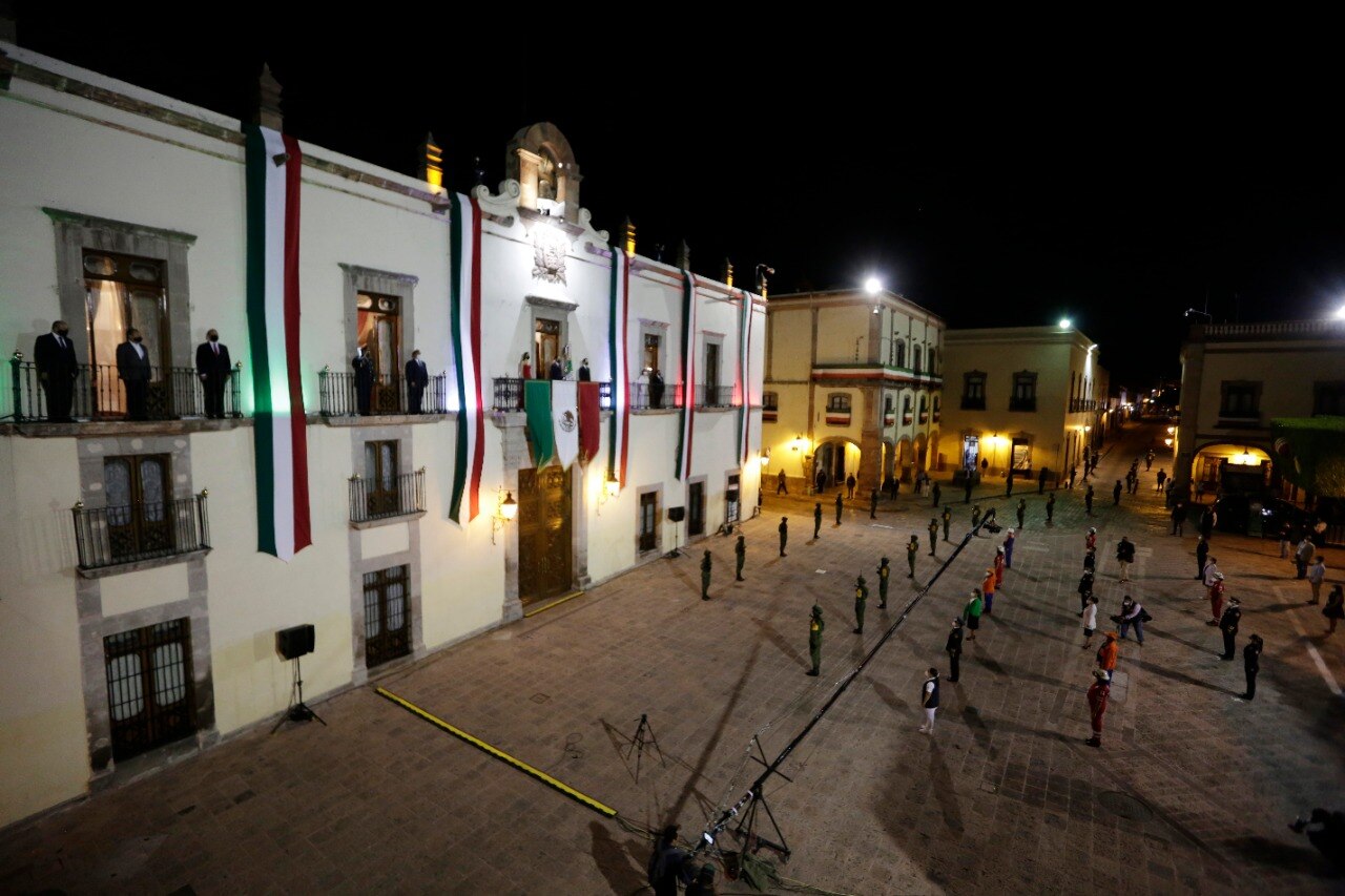 Gobernador de Querétaro celebra el Grito ante plaza vacía