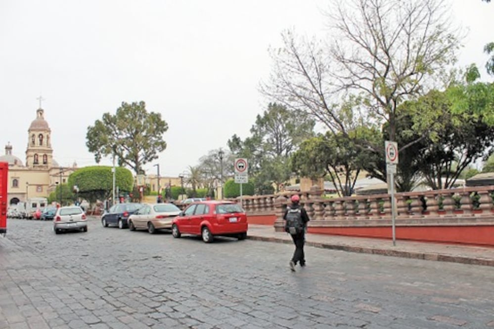 Construcción de plaza avanza 