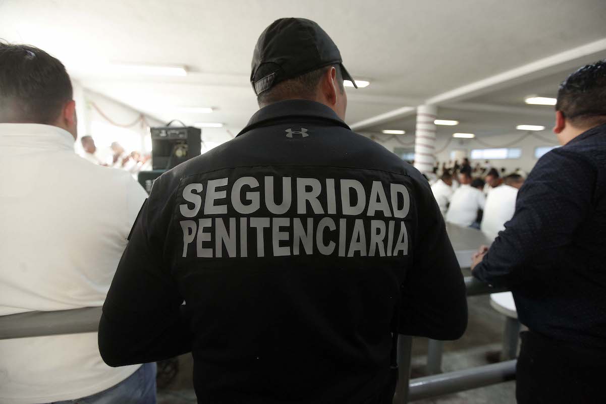 Investigan posibles torturas en penal de Querétaro