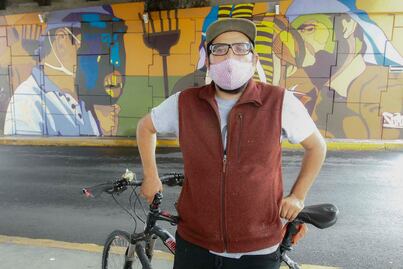 "El pase de estafeta”, el mural que interviene el espacio público para mostrar las tradiciones de El Pueblito