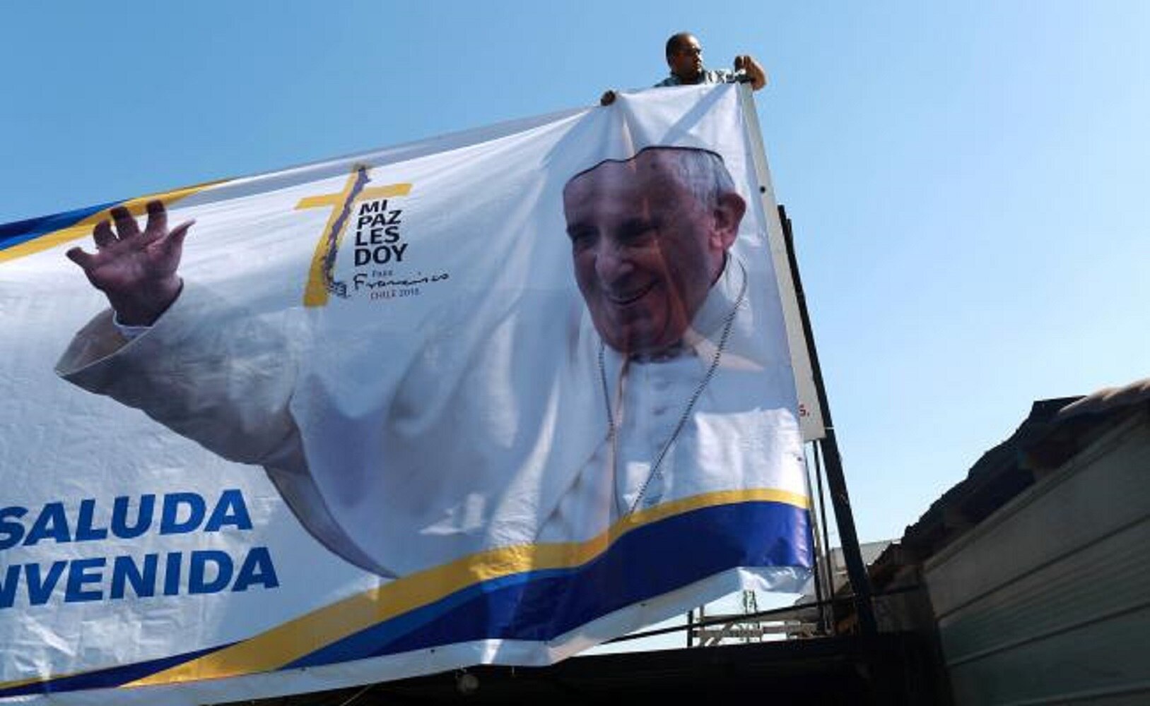 Atacan tres iglesias católicas en Chile ante visita del Papa