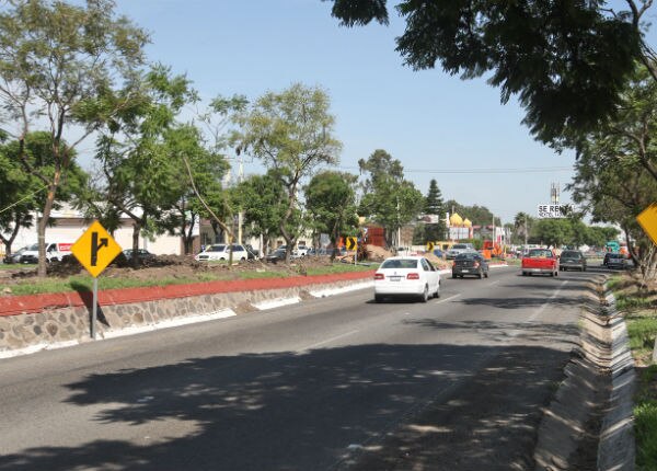 ¡Tómalo en cuenta! Anuncian cierre de la lateral de Bernardo Quintana por obra de drenaje sanitario