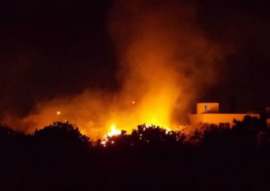 Arde pastizal en Huertas la Joya