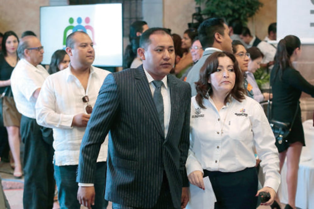 Colón busca permiso para sancionar a ex funcionarios