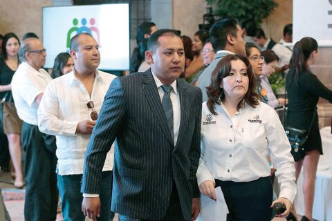 Colón busca permiso para sancionar a ex funcionarios