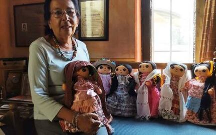 Casa del Faldón celebra su aniversario 33 con la exposición "Indumentaria tradicional queretana en muñecas"