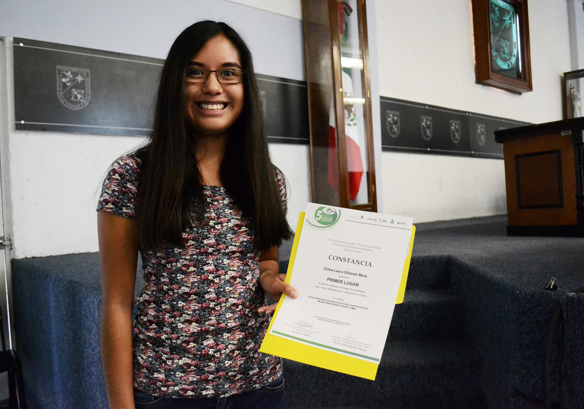Alumna consigue manipular electrones