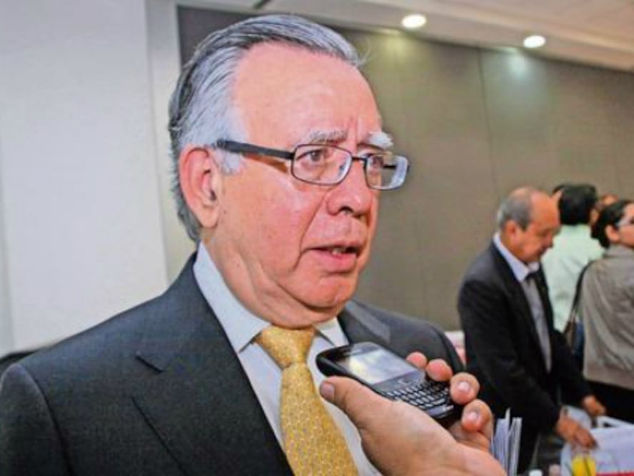 Reconocen retraso en construcción 