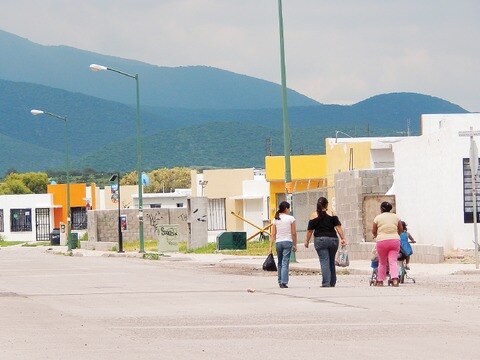 Rechazan rescatar a sector de viviendas