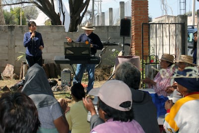 Conviven con adultos mayores 