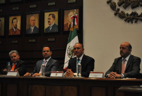 Firman iniciativa de reforma de DH