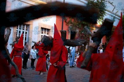 Procesión del Silencio reúne a miles en el Centro Histórico en su 60 aniversario