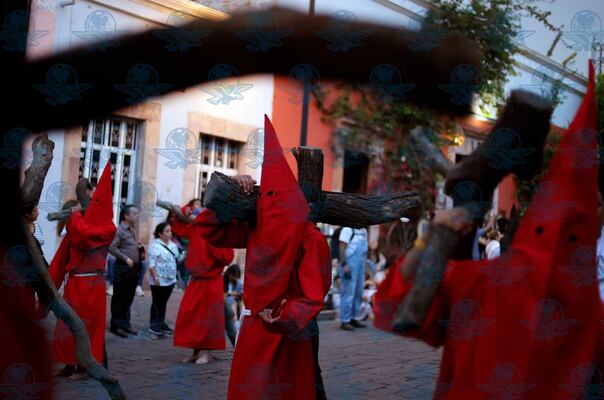 Procesión del Silencio reúne a miles en el Centro Histórico en su 60 aniversario