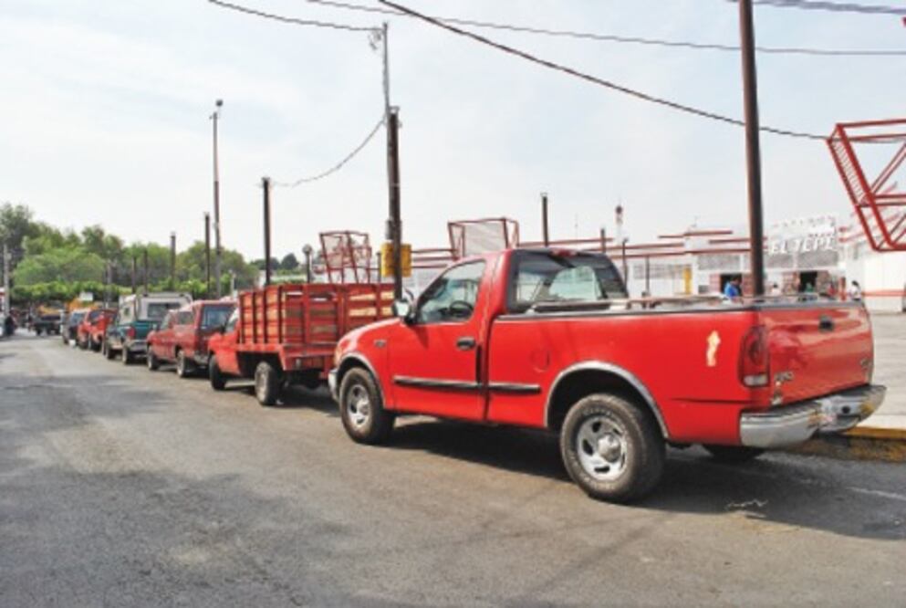 Locatarios piden ampliación del estacionamiento