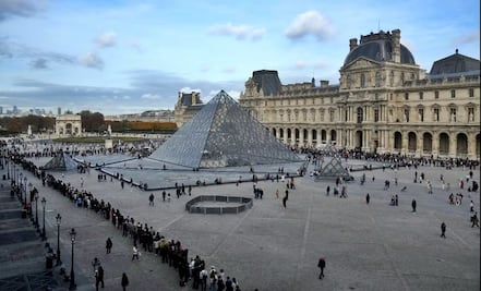 Detienen a sospechosos por el robo de joyas de la corona del museo del Louvre